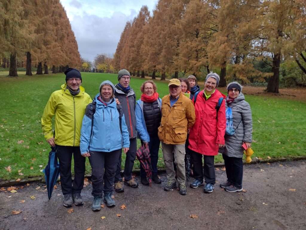 Wandern im Stadtpark bei Schloss Berge