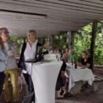 Grillfestteilnehmer und OB Kufen