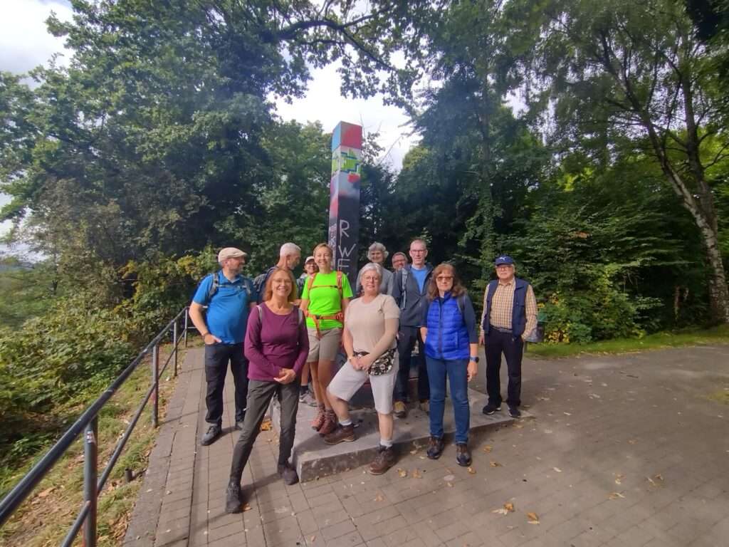 lustige Wandergruppe